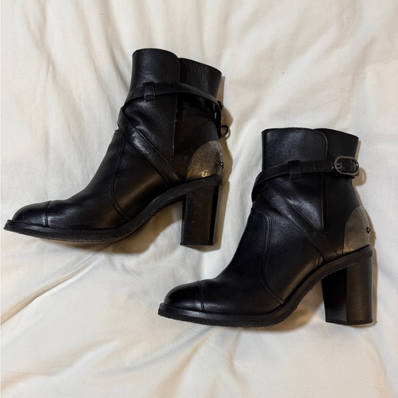 Chanel Black Gunmetal Metallic Block Heel Leather Ankle Moto Boots Sz 38.5 - Picture 5 of 15